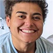 J'ai suivi une licence de mathématiques et été surveillante en collège/lycée. Je suis pédagogue curieuse et patiente.